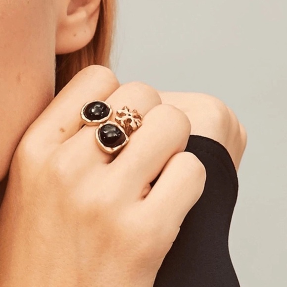 ❌PRIZE DROP ❌NWT TORI BURCH /BLACK ROXANNE LOGO GOLD/BLACK STONE RING. - Picture 7 of 13